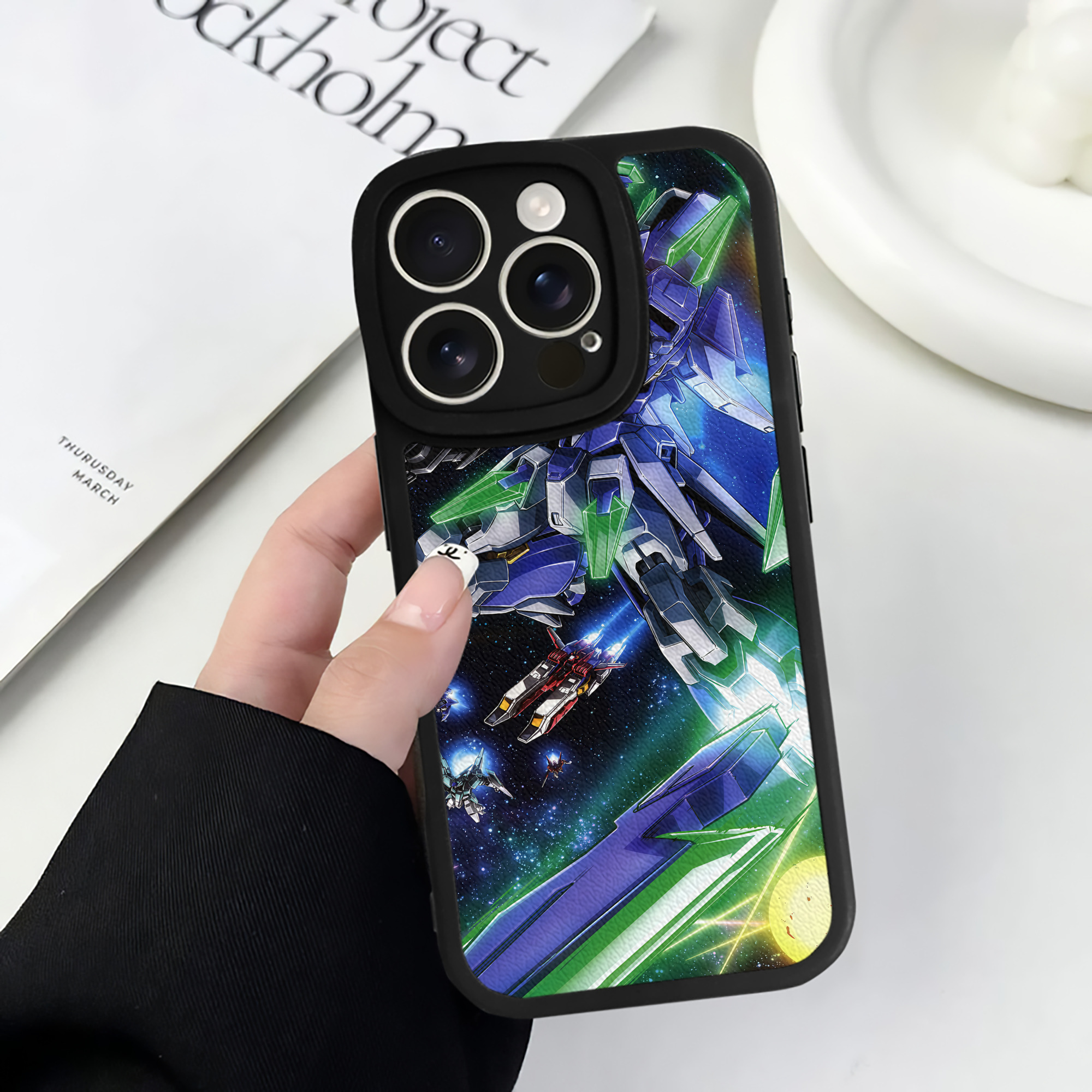 （画像用） 機動戦士ガンダム Mobile Suit Gundam 【iPhone 16シリーズ対応】シリコンスマホケース（レザー調） 材質：シリコン